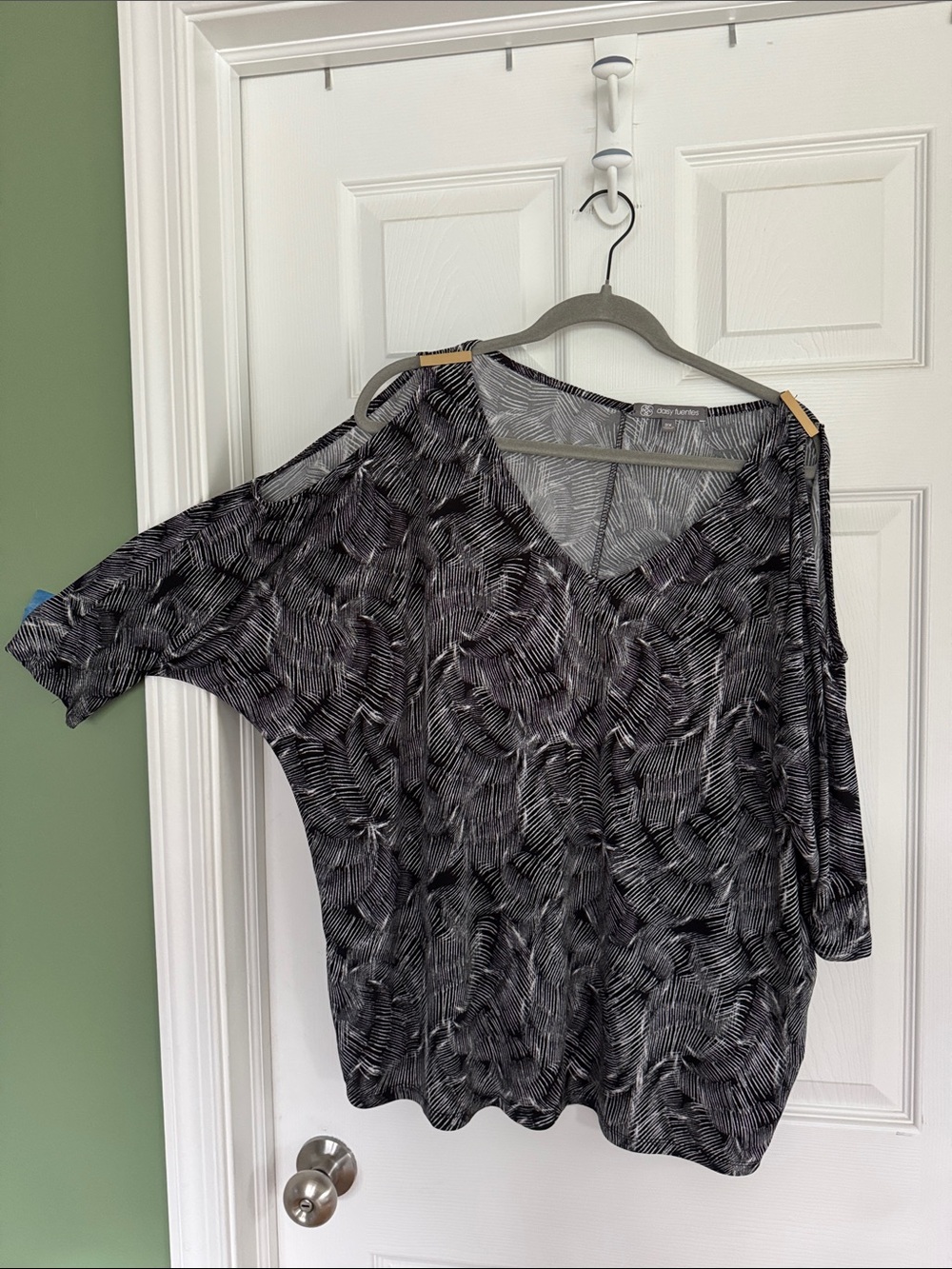 Daisy Fuentes Black and Gray Patterned V-Neck Tunic